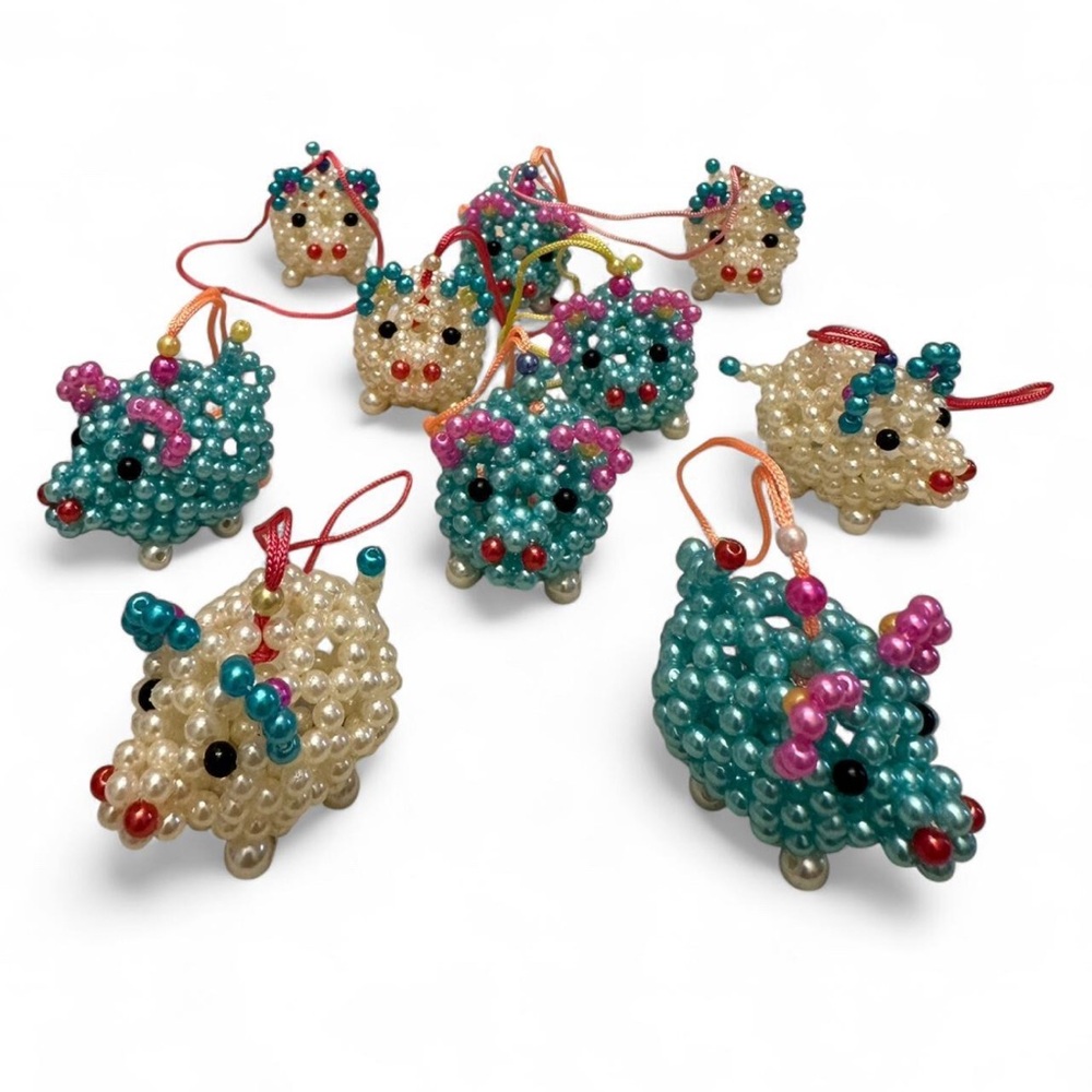 🎄 Blue & White Beaded Pig Ornaments – 10-Pack (Handmade)